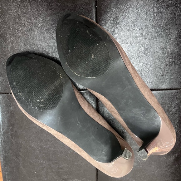 Coach and Four Suede Heels - Picture 4 of 7